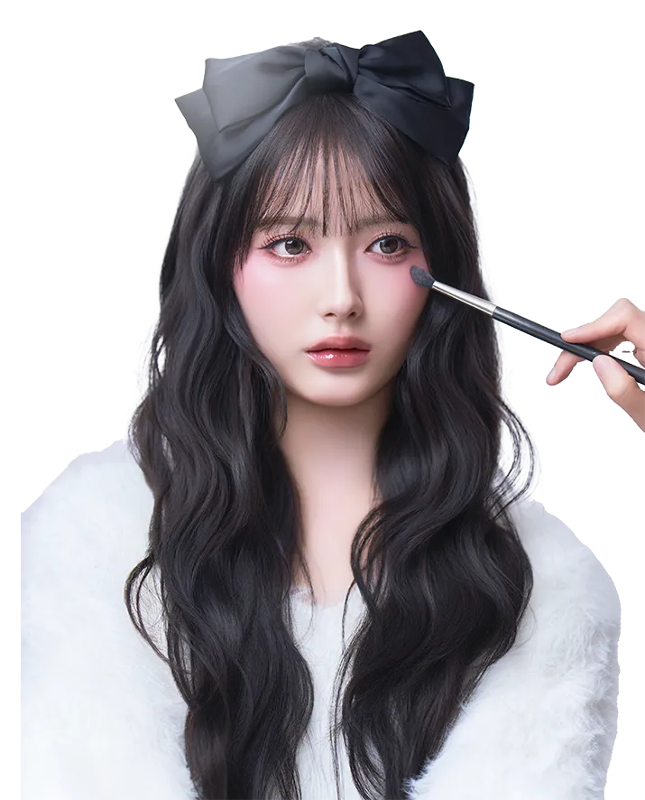 メイクを受ける女性